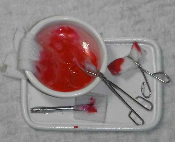 Dollhouse miniature handcrafted bloody cloth medical tray with tools 1//12th