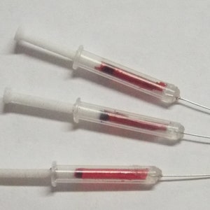 1/6th 1/12th scale Miniature Syringes Blood Dollhouse Action figure