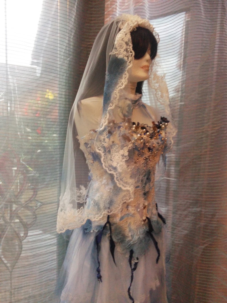 USA 46 dress costume veil /& headdress boned ajustable lace up back corset with distressed long net skirt Corpse Bride small size UK 810