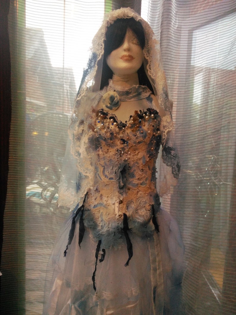 USA 46 dress costume veil /& headdress boned ajustable lace up back corset with distressed long net skirt Corpse Bride small size UK 810