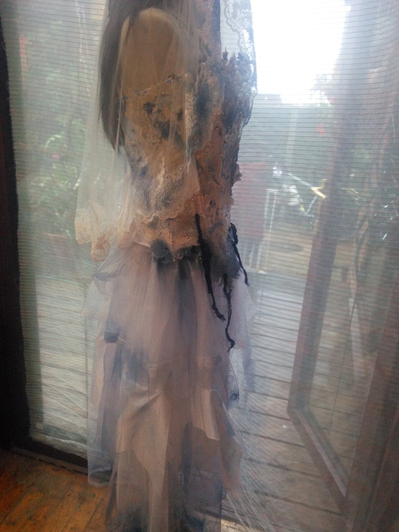 USA 46 dress costume veil /& headdress boned ajustable lace up back corset with distressed long net skirt Corpse Bride small size UK 810