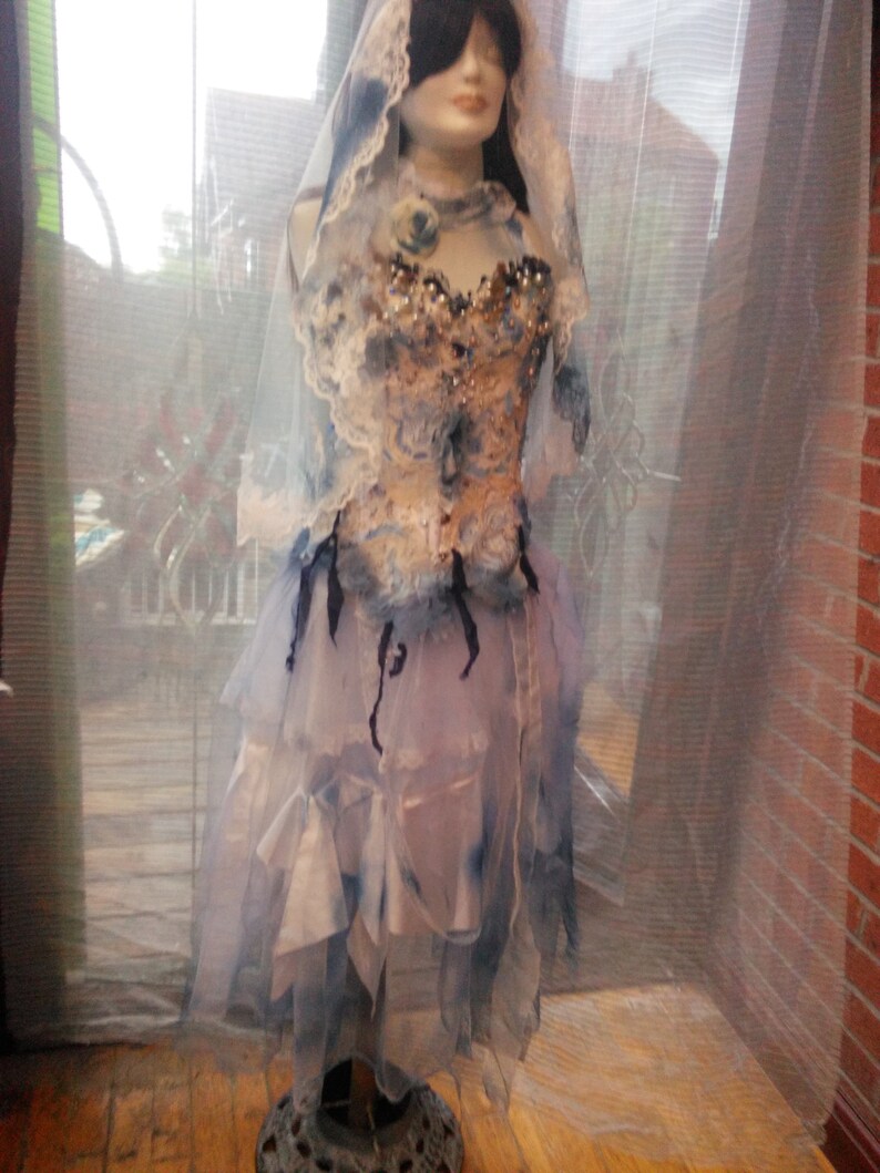 USA 46 dress costume veil /& headdress boned ajustable lace up back corset with distressed long net skirt Corpse Bride small size UK 810