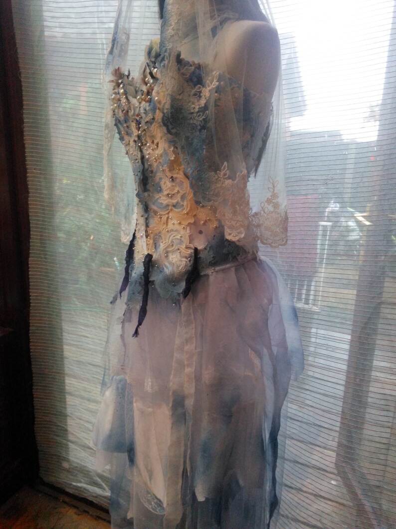 USA 46 dress costume veil /& headdress boned ajustable lace up back corset with distressed long net skirt Corpse Bride small size UK 810