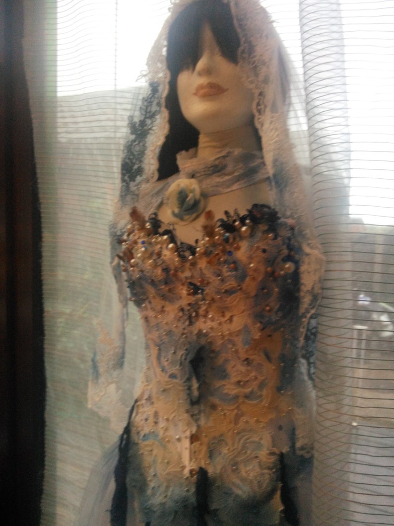 USA 46 dress costume veil /& headdress boned ajustable lace up back corset with distressed long net skirt Corpse Bride small size UK 810