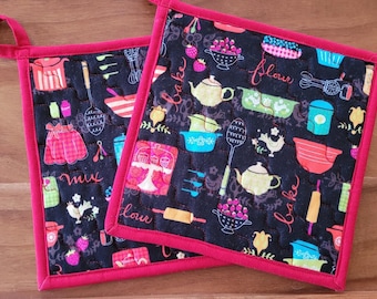 Handmade Kitchen Charm Quilted / Insulated Potholders / Trivets Set of 2