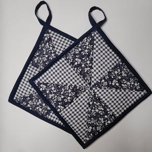 Blue Pinwheel Quilted & Insulated Potholders Set of 2
