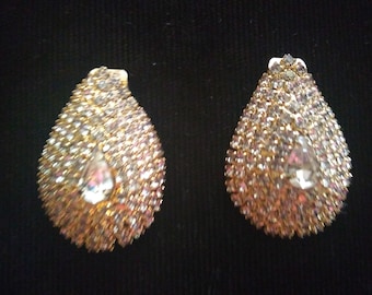 Vintage EUC Rhinestone Gold Tone Clip On Earrings