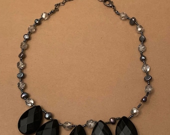 EUC Black Fresh Water Pearl Necklace with Glass Beads