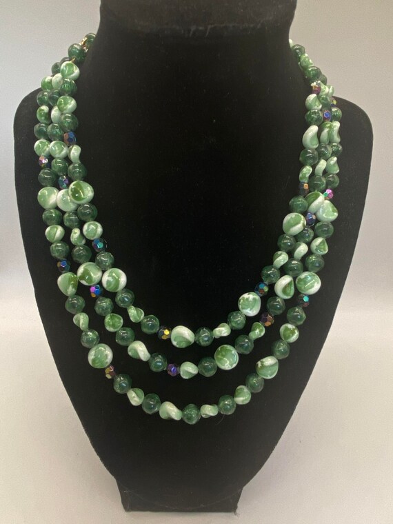 Vintage beautiful Green 3 Strand Beaded Necklace … - image 1