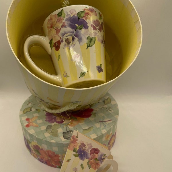 Vintage Lady Jayne Ltd. Floral Coffee Mug in Round Hat Box