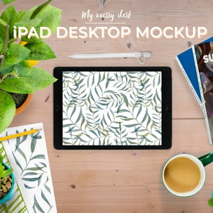 iPad Desktop Mockup Vol 1 - Oggetti riposizionabili - Elementi mobili nel mockup del desktop - Carta, iPad, caffè, libri, matita e piante