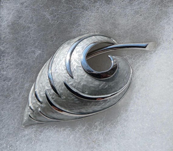 Kramer Silver Chartreuse Enameled Leaf Brooch, Kramer Silver Brooch View 5