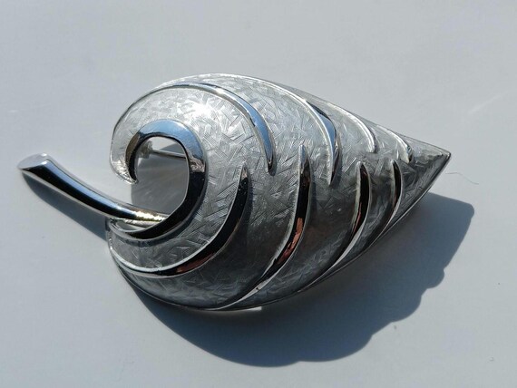 Kramer Silver Chartreuse Enameled Leaf Brooch, Kramer Silver Brooch View 2