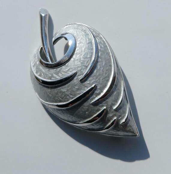 Kramer Silver Chartreuse Enameled Leaf Brooch, Kramer Silver Brooch View 4