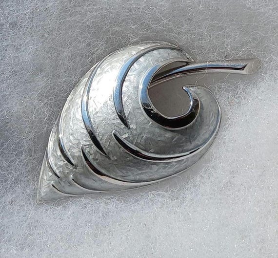 Kramer Silver Chartreuse Enameled Leaf Brooch, Kramer Silver Brooch View 6