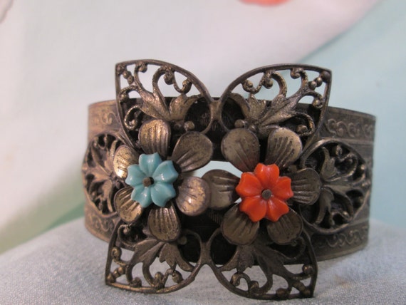 vintage bracelet with flower-beaded filigree deta… - image 1