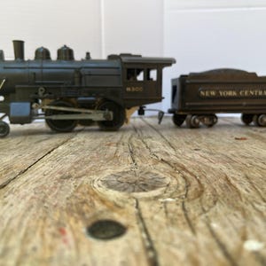 Lionel 0 Gauge locomotive 8300 New York central tender Tested and works great.