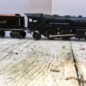 Lionel 258 Vintage O Prewar  Steam Locomotive & Tender Tested and works .