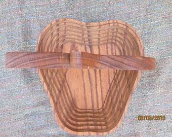 Collapsible Wooden Apple Shaped Basket/Trivett