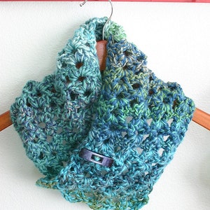 Sea Ice Cowl & Mittens Crochet Patterns, Women/Scarf/Gloves image 5