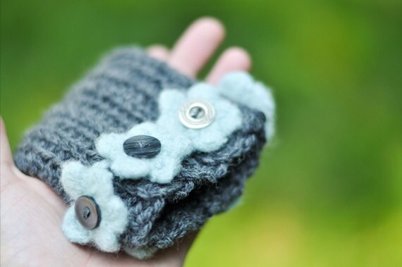 CLOSED: Tester call for Crochet: yarn holder for finger/wrist