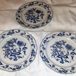 Three Blue Danube Blue Onion 8.5” Scalloped Lunch PLATES Banner Mark Excellent Condition  FREE USA Shipping