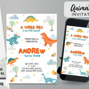 Puede incluir: Una invitación digital para una fiesta de cumpleaños con temática de dinosaurios. La invitación presenta un dinosaurio de dibujos animados con el texto "A Three-Rex is on the loose!" y "Please help us celebrate as Andrew turns three". La invitación está decorada con estrellas, nubes y palmeras.