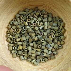 Size 8/0 #F460V Hexagon Wüstensand Mix Japanische Glas sechseckige Rocailles 10g