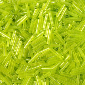 9 mm ヴィンテージチェコ半透明ライムグリーンビューグルビーズ 10 グラム