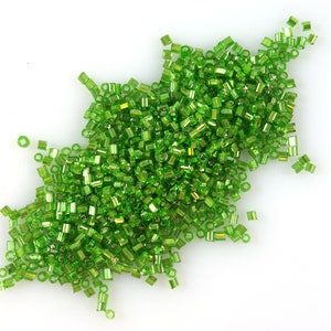 ヴィンテージイタリアンガラスチューブシードビーズ：ディープスプリンググリーン、シルバーライン（10g）