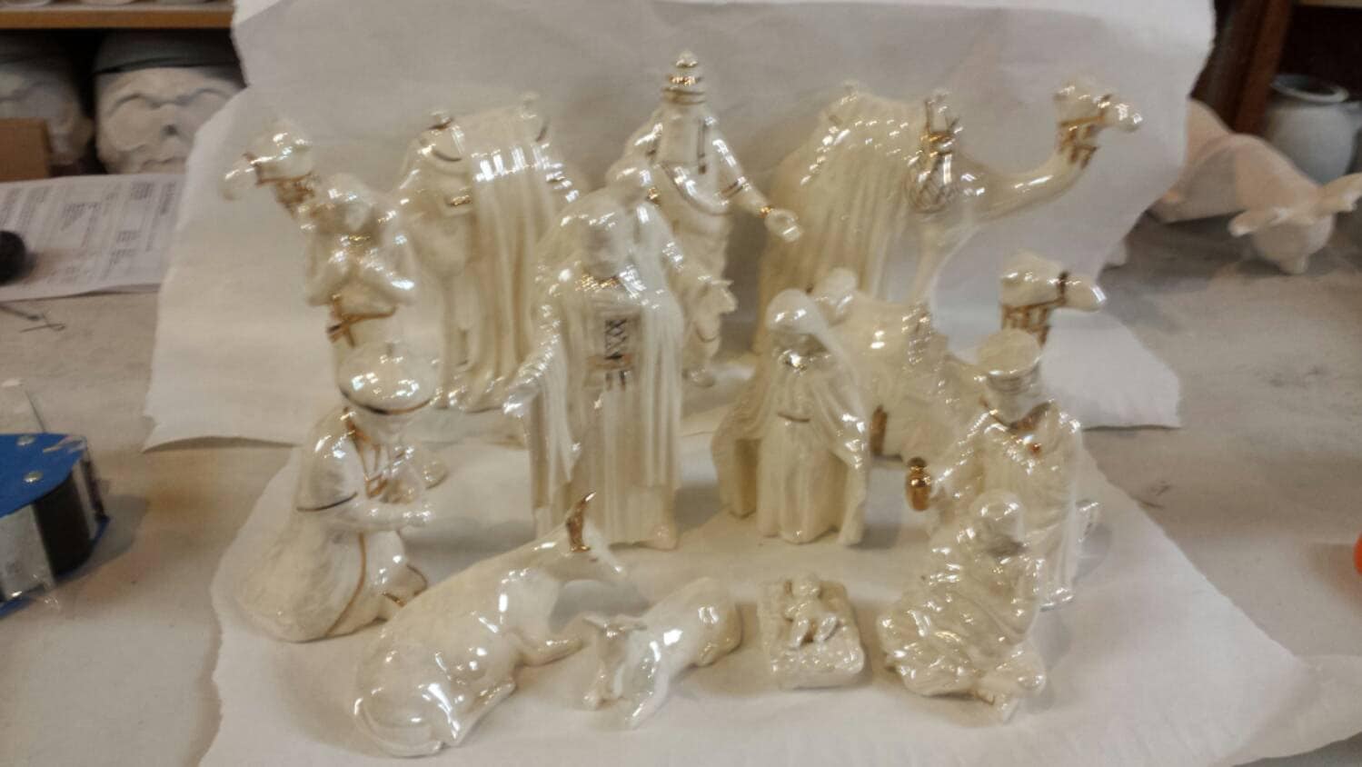 Christmas Duncan Nativity 15 Piece Set Hand Finished in Gold & Mother Of Pearl Finish 7" To 9" Ceramic