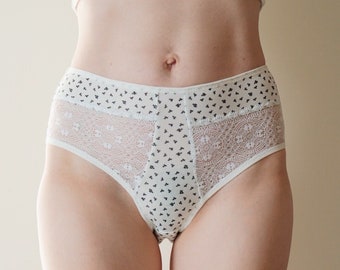 Hipster-style panties. White organic cotton panties with white lace details. All sizes.