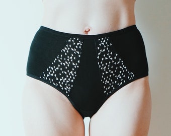 Panties high waisted black cotton, adorned with charming black fabric insets featuring white triangles. 100% cotton for comfort. Plus size.