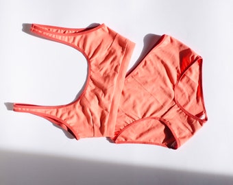Organic cotton Bra top and Hipster style panties. Gots cotton. Pink color underwear. Comfy lingerie