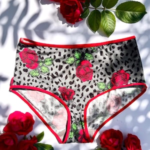 Bloemenslipje met hoge taille en luipaardprint – zacht viscoseondergoed met rood rozenpatroon – gevoerd met biologisch katoen – handgemaakte lingerie