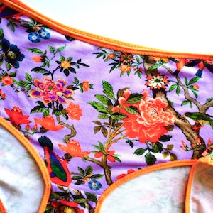 Calcinha lavanda com flores e pássaros. Calcinha muito confortável e bonita para mulheres. Todos os tamanhos. Frete grátis.