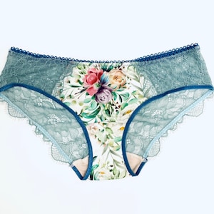 Calcinha estilo biquíni. Renda verde-pó. Calcinha de renda e algodão. Calcinha feminina.