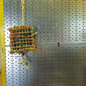 NATURAL  parrot foraging goodie box **BIRDIE BEAKBOX **