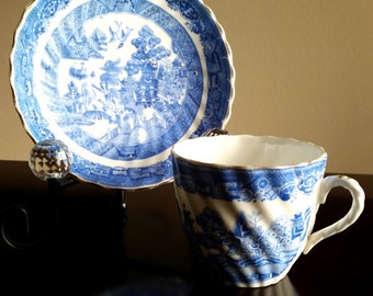 Vintage Willow Pattern Teacup and Saucer set / Staffordshire  England/ UNMARKED/ 1800s