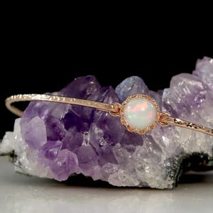 Brazalete delgado Royal de ópalo natural - Pulsera con la piedra natal de octubre imagen 1
