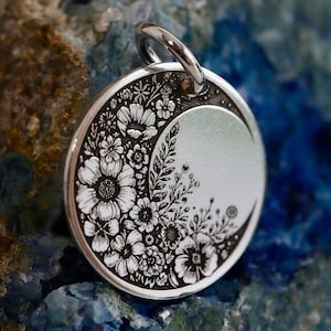 Personalized Wildflower Crescent Moon Charm (19mm) – 14K Gold Filled or Sterling Silver Floral Moon Celestial Charm