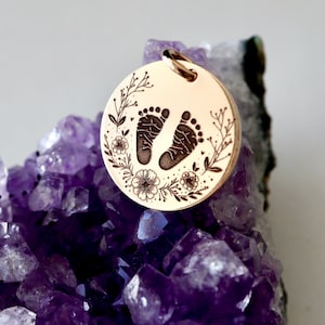 Pingente personalizado com pegadas de bebê | Ouro amarelo 14k ou prata de lei | Lembrança/Presente para a mamãe