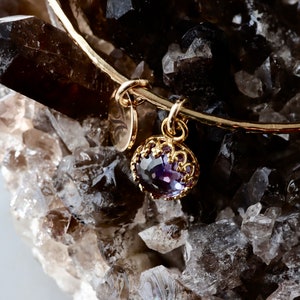 Bracelet-jonc royal en alexandrite 3 Ct Cadeau personnalisé avec pierre de naissance de juin pour maman, femme, soeur Bracelet de pierres précieuses violet Cadeau rempli d'or 14 carats image 3