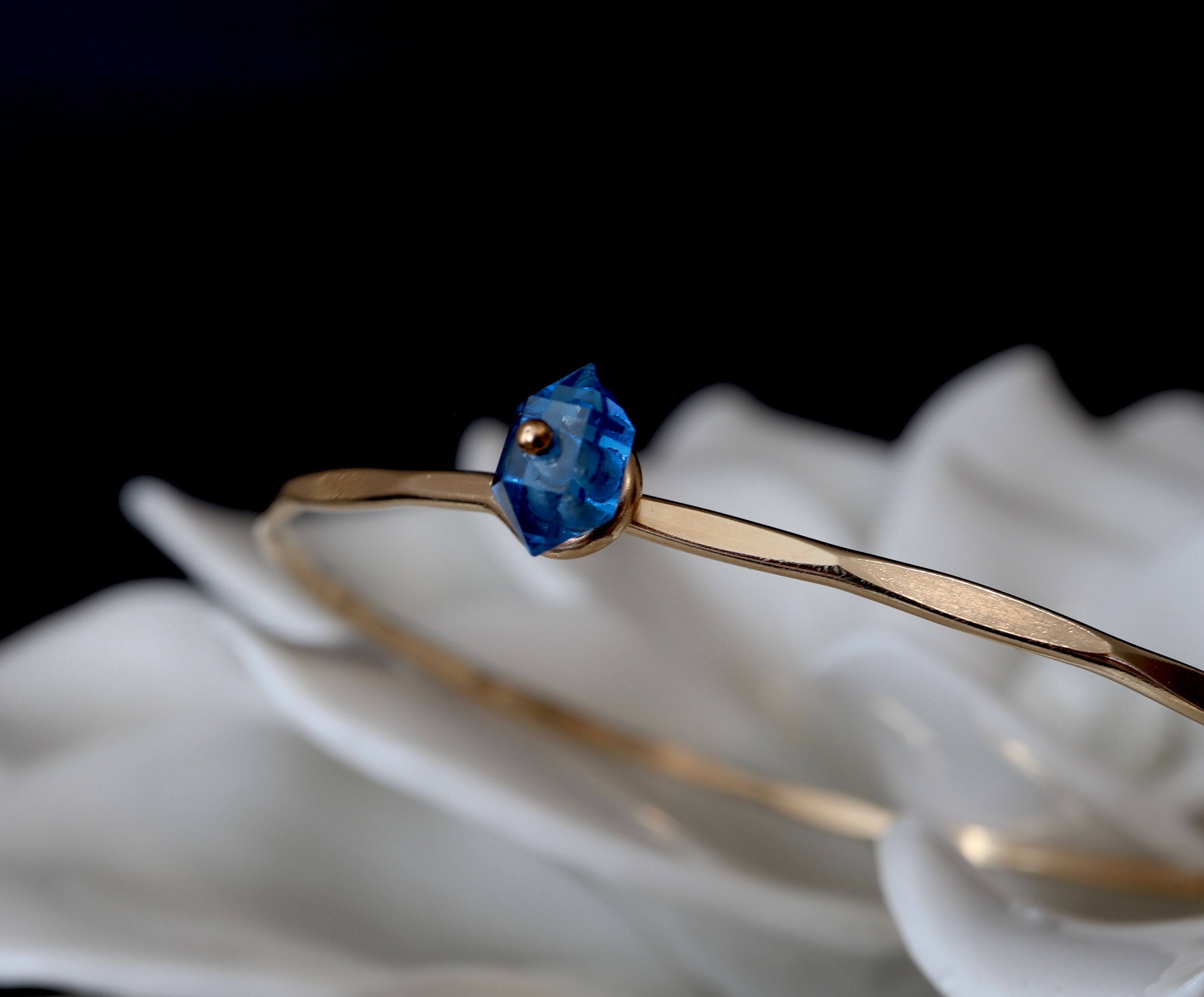 すぐに発送可能 スイスブルートパーズ ジオバングル | 14Kt ゴールド