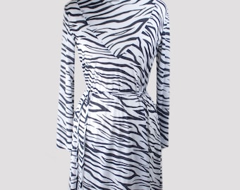Vintage 1970s 70s Cotton Jersey Siberian Tiger Print Dress w/ Tie Waist | 40" Bust