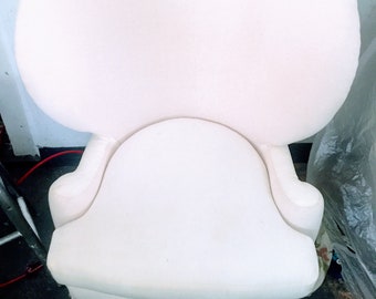 Curvy arm chair