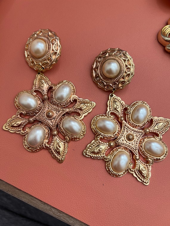 Vintage Pearl Clipon earrings