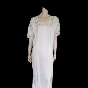 Chemise de nuit ou robe longue en dentelle blanc antique - L