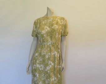 SALE - 1960s Yellow Green Floral Dress - Bust 91 cm