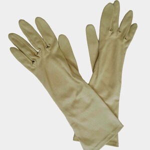 Guanti in nylon beige di media lunghezza - Anni '60